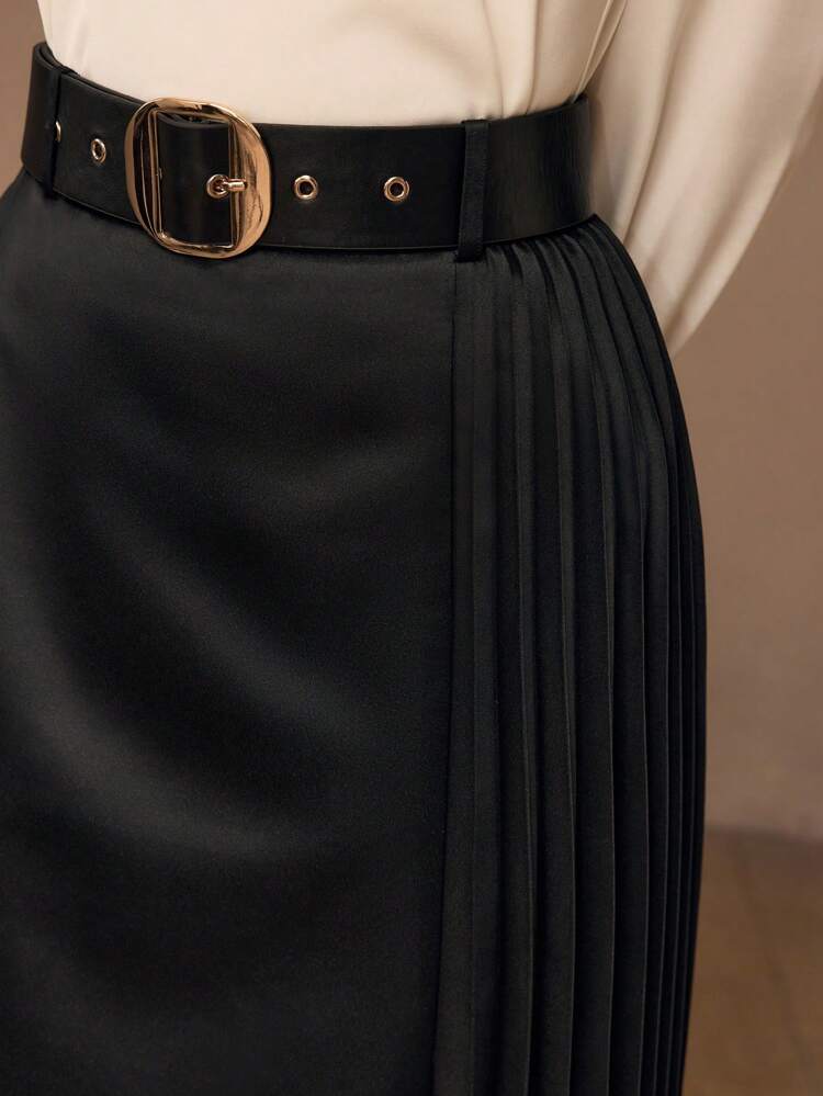 FALDA PLISADA CON ABERTURA ELEGANTE