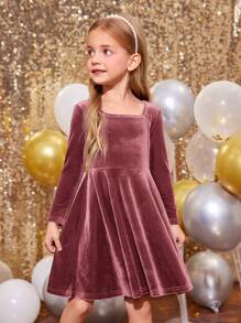 SHEIN Leap Crew 1 pieza Vestido de terciopelo con cuello cuadrado y falda acampanada de moda y lindo para niñas, vestido de línea A, vestido elegante de manga larga tipo pastel, para fiestas de cumpleaños, vacaciones, genial para uso casual diario y escolar en otoño e invierno, para Navidad, a juego con mamá e hija, a juego con hermana. - Morado - Ver 4