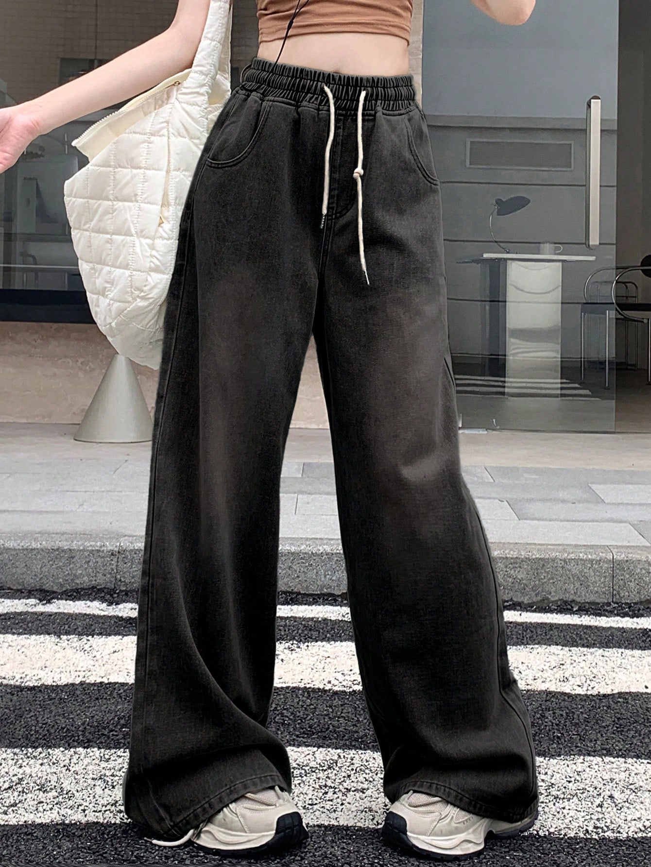 DAZY جينز نسائي بلون قاتم بجيب وسحاب للربط، تصميم...