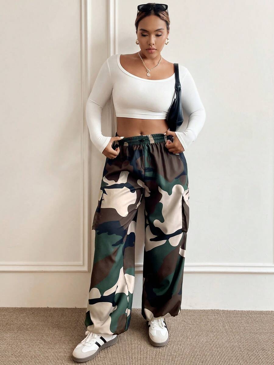 Calvaya Pantalones cargo de talla grande con estampado de camuflaje y cintura con cordón - Multicolor - Ver 1