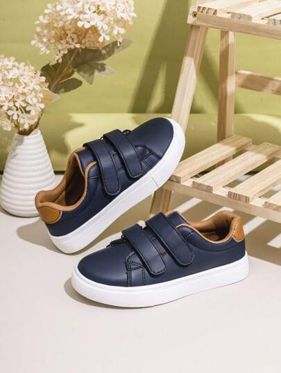 儿童男童休闲运动鞋，简约低帮魔术贴运动鞋，适合春秋季穿着，学生及日常穿着皆宜。