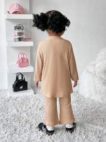 SHEIN Bộ 2 món/Bộ đồ liền thân thêu hình bướm dễ thương, thời trang, thường ngày, đa năng cho bé gái, vải mềm mại, thoải mái, thích hợp cho mùa xuân, mùa thu, các hoạt động trong nhà - Màu Khaki - Xem 2