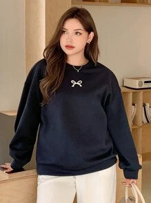 Dazy Petite Plus 加大码圆领蝴蝶结印花保暖内衬宽松长袖连帽衫，秋季女装运动衫