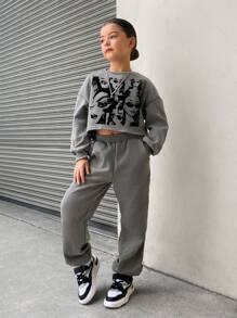 SHEIN 青少年女孩秋冬灰色休閒街頭風人像印花寬鬆落肩圓領長袖運動衫與運動長褲2件套，適合外出穿著 - 灰色 - 查看 4
