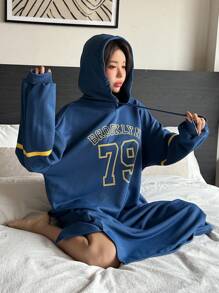 DAZY Letter Print Patroon Relaxed Fit Hoodie Nachthemd