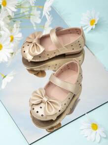 1 双可爱小女孩蝴蝶结装饰平底鞋，适合所有季节