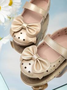 1 双可爱小女孩蝴蝶结装饰平底鞋，适合所有季节