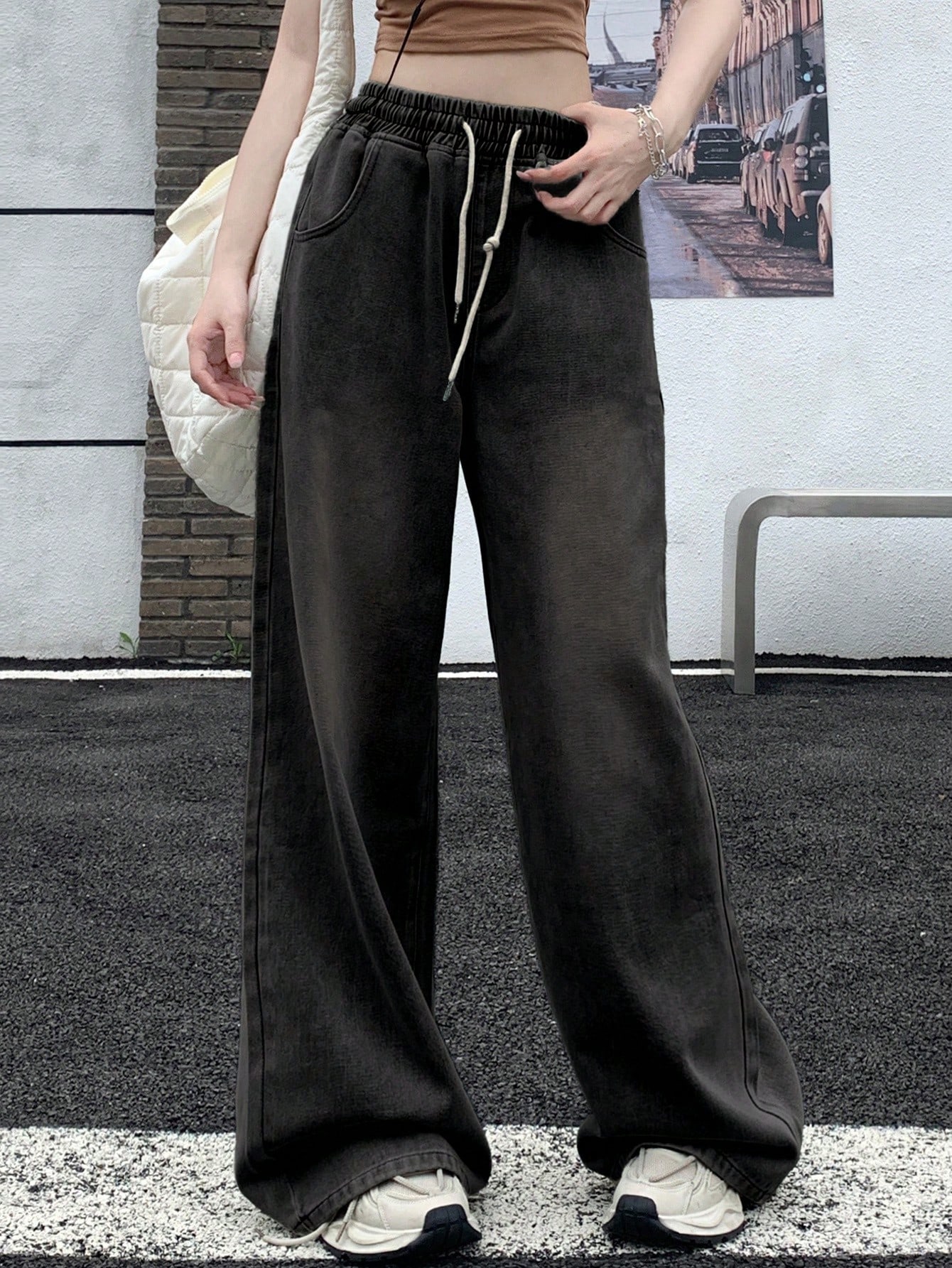 DAZY جينز نسائي بلون قاتم بجيب وسحاب للربط، تصميم...