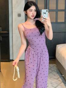 DAZY Conjunto de pijama con camiseta ajustada de estampado total asimétrico y pantalones rectos sueltos