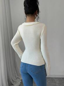 Chiquease Jersey ajustado de cuello redondo con volantes y mangas campana en color liso otoñal