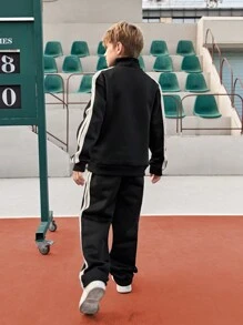 SHEIN Tween 男童纯黑色印花立领长袖拉链夹克，带口袋，运动上衣，适合户外跑步网球篮球 + 黑色印花拼布裤，运动套装 - 黑色 - 查看 2