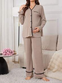 Moonlight&Mama 孕妇字母印花纹理V领长袖上衣和长裤孕妇家居服套装，舒适优雅细节，秋冬装扮 - 卡其色 - 查看 4