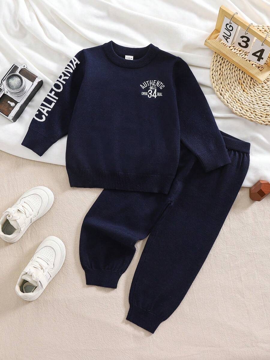 SHEIN Ensemble de pull tout-aller/manteau matelassé avec lettre brodée mignonne, adapté pour les jeunes garçons, style académique, confortable, doux, élégant, design unique - Bleu marine - Voir 1