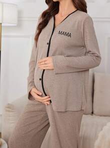 Moonlight&Mama 孕妇字母印花纹理V领长袖上衣和长裤孕妇家居服套装，舒适优雅细节，秋冬装扮 - 卡其色 - 查看 3