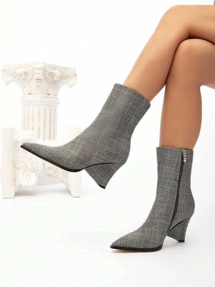 CUCCOO CHICEST 尖った先端非対称ヒールセクシーな目を引く多用途高級エレガントな知的スタイリッシュなアンクルブーツ、クリスマス、年末パーティー、デートナイト、カジュアル春の装いに最適な女性用