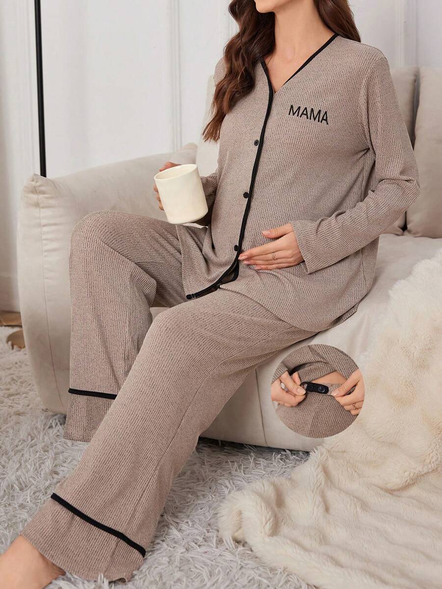 Moonlight&Mama 孕妇字母印花纹理V领长袖上衣和长裤孕妇家居服套装，舒适优雅细节，秋冬装扮 - 卡其色 - 查看 1