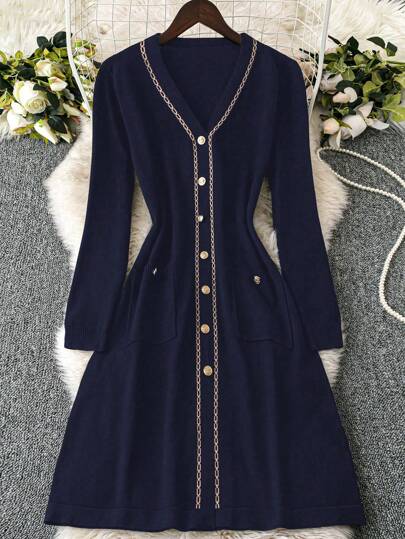 SHEIN Clasi 大码拼色饰边纽扣前 V 领长袖毛衣裙，适合冬季