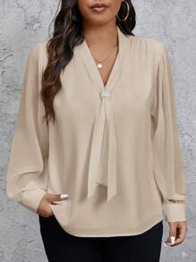 SHEIN Privé Áo sơ mi công sở tay dài cổ chữ V màu trơn cỡ lớn thanh lịch - Màu be - Xem 5