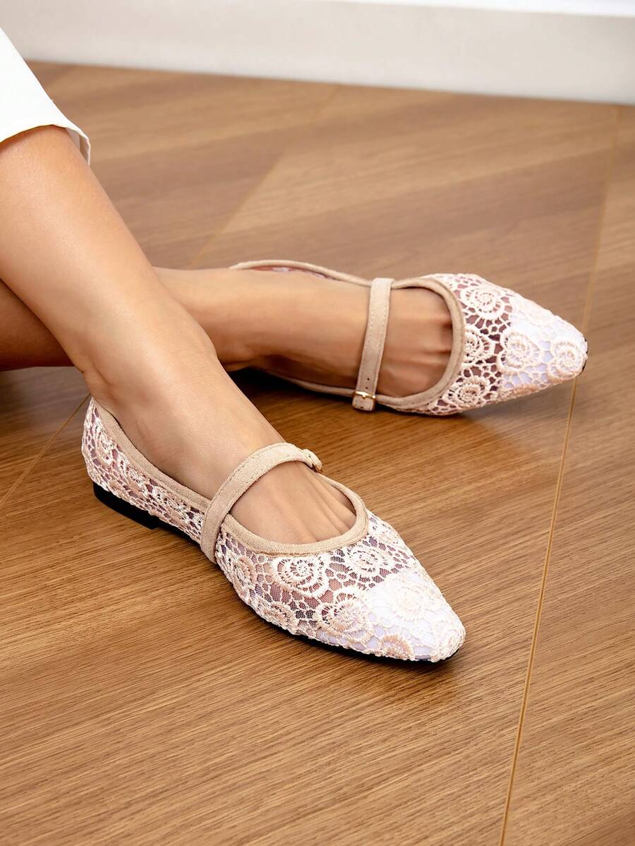 CUCCOO HITCHD 2024 新款性感蕾丝婚宴专属尖头平底鞋女士圣诞新年假期氛围秋冬款 - 杏色 - 查看 1