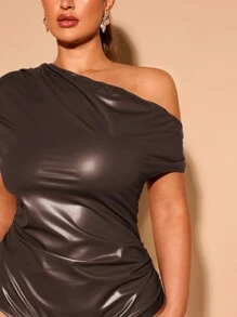 SHEIN BAE 加大码秋季优雅性感女式红色 PU 皮革不对称单肩褶皱紧身衣，适合万圣节派对和夜间约会露肩 - 咖啡棕 - 查看 4