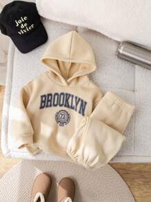 SHEIN Juego de ropa a juego para mamá e hijo: 1 conjunto de sudadera con capucha y pantalones de cintura elástica estampada con letras, con forro de peluche, para niña/niño bebé, para otoño/invierno (se venden 2 conjuntos por separado) - Caqui - Ver 5