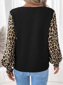 SHEIN Clasi Blusa de mujer de manga larga con estampado de leopardo y contrastes de botones negros, elegante para invierno