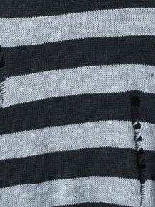 Bộ áo len hở vai họa tiết sọc cho bé trai tuổi teen - Bộ áo len dệt kim sọc đen và xám cho bé trai tuổi teen và quần. Áo len sọc tương phản cổ tròn kèm quần, thiết kế đơn giản nhưng thời trang. Được làm từ chất liệu thoải mái và ấm áp, phù hợp để mặc vào mùa thu/đông. Thiết kế sọc đen và xám cổ điển mang đến nét thời trang cho tổng thể diện mạo. Bộ sản phẩm được kết hợp đơn giản và thanh lịch, phù hợp cho những dịp trang trọng hoặc thường ngày. - màu đen - Xem 7