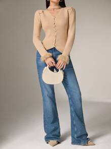 Modelyn Áo thun tay dài cài nút phía trước cơ bản dành cho nữ, mặc thường ngày - Màu be - Xem 4