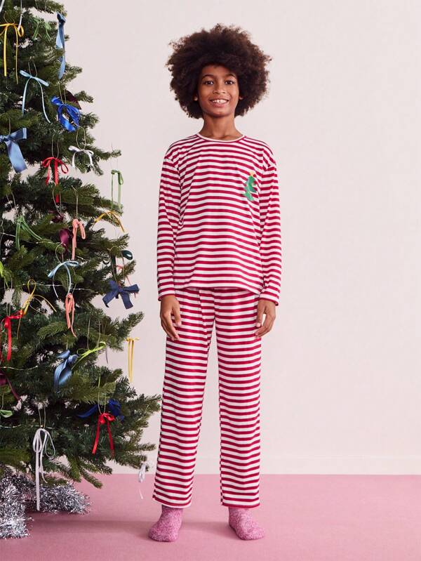 SHEIN Conjunto de 2 piezas de ropa informal para niño preadolescente para Navidad y Año Nuevo - Top de manga larga con cuello redondo y pantalones con estampado de árbol de Navidad y rayas, para otoño/invierno