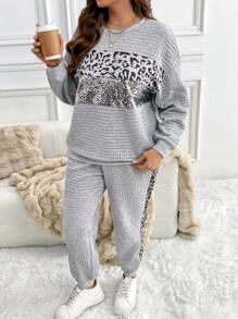 SHEIN LUNE Plus Size Cekiny Nadruk w panterkę Patchwork Okrągły dekolt Długi rękaw Top i spodnie Dwuczęściowy zestaw swobodny Strój na Święto Dziękczynienia Kobiety Nowy Rok Strój kobiety Zimowe sukienki Zimowe ubrania Damskie stroje Rave Strój kobiety Nowy Rok Zimowy płaszcz Kobiety Zimowe ubrania Damskie dresy Damskie zestawy zimowe Wakacje Dwuczęściowy zestaw Nowy Rok