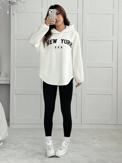 SHEIN EZwear Bộ 2 áo nỉ trùm đầu họa tiết chữ mùa thu/đông mới cho nữ và quần cạp chun