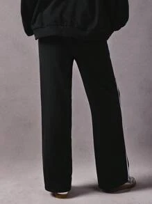 Athîral 女式徽标刺绣直筒慢跑裤 - 黑色 - 查看 3