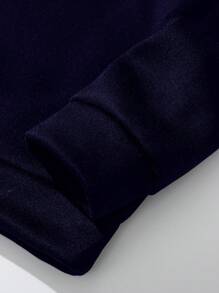 Manfinity LEGND 大码男士皇冠和字母印花休闲连帽运动衫，秋冬款 - 藏蓝色 - 查看 3