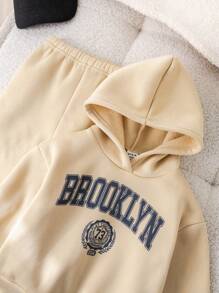 SHEIN Juego de ropa a juego para mamá e hijo: 1 conjunto de sudadera con capucha y pantalones de cintura elástica estampada con letras, con forro de peluche, para niña/niño bebé, para otoño/invierno (se venden 2 conjuntos por separado) - Caqui - Ver 7
