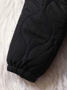 SHEIN Leap Crew 买二送一年轻男孩休闲舒适时尚简约实用百搭 T 恤和绗缝裤和黑色背心棉衣外套，适合秋冬季 - 黑色 - 查看 5