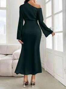 Modelyn 女士纯色露肩宽松长袖紧身连衣裙，带褶边，婚礼/场合礼服长款晚礼服 - 墨綠色 - 查看 2