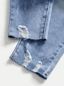 SHEIN Streecool Kids 适合所有季节的年轻男孩休闲日常经典破洞舒适牛仔裤