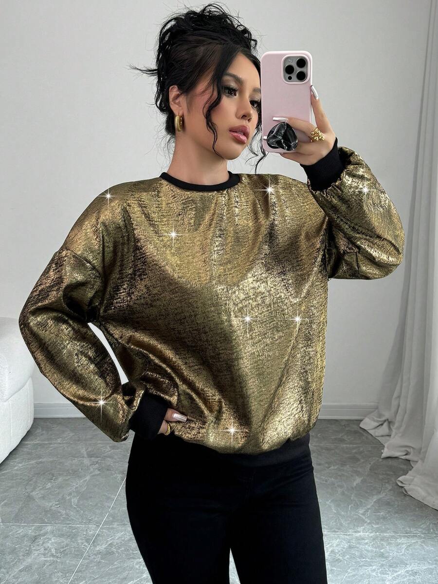 Chiquease 2024秋季新款女士宽松长袖卫衣，金色箔印图案，中长款，适合新年假日派对穿着。 - 金色 - 查看 1