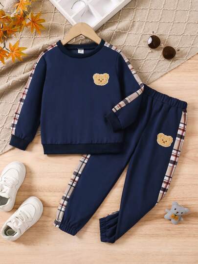 SHEIN 2 件装年轻男孩休闲拼布熊图案运动衫和裤子套装