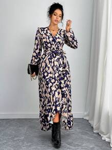 SHEIN Clasi 1 pieza Vestido de manga larga con cuello en V elegante, diseño de giro y estampado todo sobre