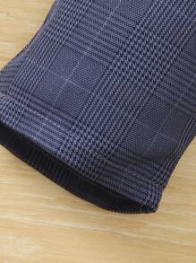 SHEIN Bộ 3 món dành cho bé trai: Áo vest kẻ caro, áo sơ mi dài tay và quần. Bộ sản phẩm có họa tiết kẻ caro cổ điển và áo sơ mi cổ bẻ cài nút dễ mặc. Quần có cạp chun tạo sự thoải mái. Bộ trang phục thời trang và thoải mái này phù hợp cho các dịp sinh nhật, tiệc tùng, đám cưới, lễ rửa tội và các dịp đặc biệt khác. - Nhiều màu - Xem 4