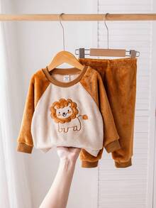 SHEIN 男婴/女婴 2 件/套 撞色可爱卡通狮子贴花插肩袖连帽衫和保暖内衬慢跑裤，适合室内外穿着，厚款适合秋冬季 - 棕色 - 查看 5