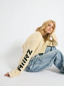 AiiRZ Oversized Long Sleeve Round Neck Crop T-Shirt With Hotfix Graphic