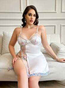 Plus Size Floral Embroidery Splice High Slit Chain Decor Sexy Faux Silk Nightgown Sexy Sleepwearsexy Nightwear
