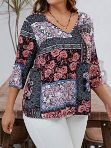 EMERY ROSE Áo thun cổ chữ V in họa tiết toàn thân cỡ lớn cho kỳ nghỉ thường ngày - Đỏ - Xem 3