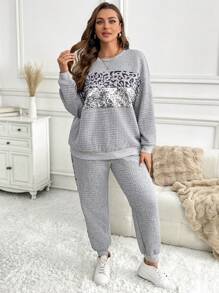 SHEIN LUNE Plus Size Cekiny Nadruk w panterkę Patchwork Okrągły dekolt Długi rękaw Top i spodnie Dwuczęściowy zestaw swobodny Strój na Święto Dziękczynienia Kobiety Nowy Rok Strój kobiety Zimowe sukienki Zimowe ubrania Damskie stroje Rave Strój kobiety Nowy Rok Zimowy płaszcz Kobiety Zimowe ubrania Damskie dresy Damskie zestawy zimowe Wakacje Dwuczęściowy zestaw Nowy Rok