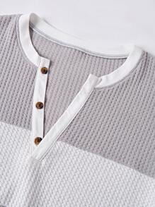 Manfinity Homme Men's Contrast Color V-Neck Button Front Summer Short Sleeve Casual T-Shirt