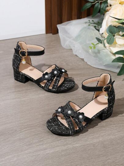 1 双优雅、时尚、百搭的奢华高跟凉鞋，适合女孩