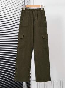 SHEIN Pantalones casuales de carga fashion de pierna recta con botón inferior de bolsillo elástico para niño preadolescente - Verde militar - Ver 1