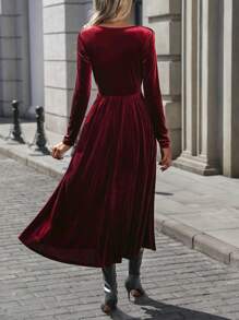 SHEIN Clasi V 领腰部定义 A 字形复古优雅百搭天鹅绒连衣裙适合派对和日常穿着天鹅绒连衣裙勃艮第长款女士服装 - 酒紅色 - 查看 2